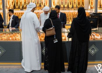 الذهب في دبي يتراجع دون 500 درهم للجرام رغم استقرار الأسعار العالمية