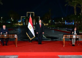 عزة فهمي تؤسس مركزًا جديدًا لإحياء الحرف التراثية في درب اللبانة بالقاهرة التاريخية