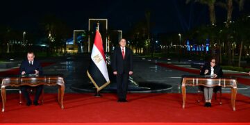 عزة فهمي تؤسس مركزًا جديدًا لإحياء الحرف التراثية في درب اللبانة بالقاهرة التاريخية