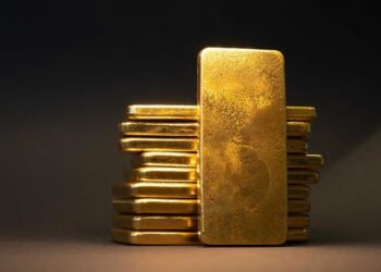 “أزمة عدم اليقين” تدفع الذهب للصمود فوق 4000 دولار.. ودور مركزي حيوي لـ “وارسو” في تجمعات الاحتياطي العالمي