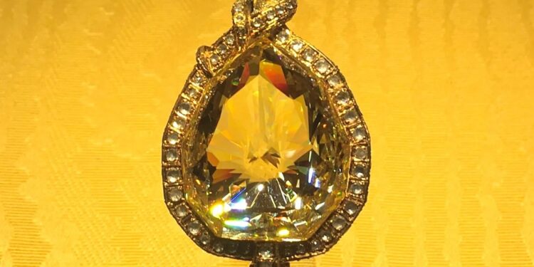 العثور على ماسة "فلورنتين" الأسطورية لعائلة هابسبورج في خزنة مصرفية بعد قرن من الاختفاء 94 العثور على ماسة “فلورنتين” الأسطورية لعائلة هابسبورج في خزنة مصرفية بعد قرن من الاختفاء