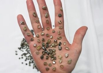 شركة تبيع 124 ألف قيراط من ألماس تمت مصادرته قبل 15 عامًا