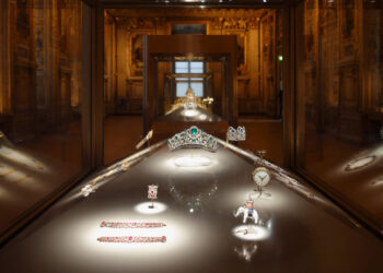 جرس إنذار بقيمة 100 مليون دولار.. سرقة تاج متحف اللوفر تهز العالم