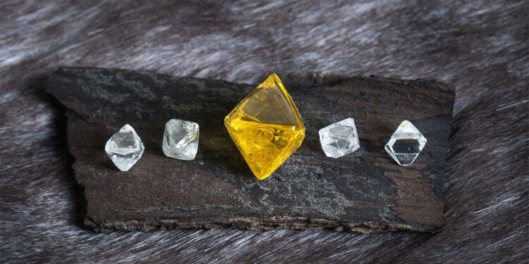 ألروسا تنتج 30 مليون قيراط من الألماس الخام في 2025