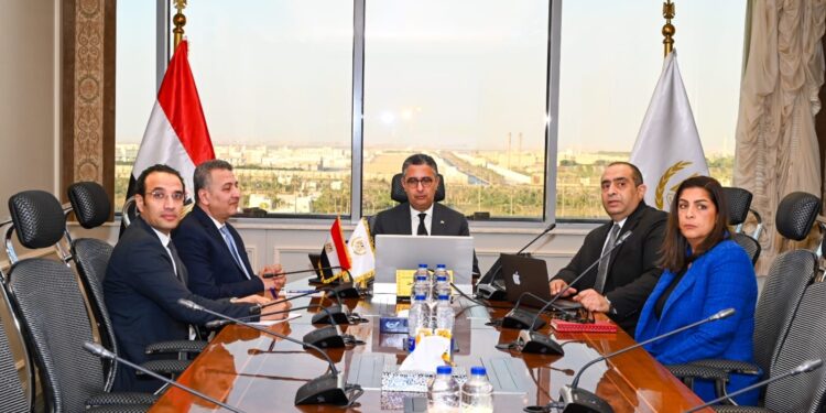 وزير التموين يوجه بتشديد الرقابة على الذهب وتحديث مصلحة الدمغ والموازين 92 وزير التموين يوجه بتشديد الرقابة على الذهب وتحديث مصلحة الدمغ والموازين