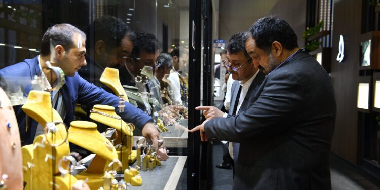 «آي صاغة»: الذهب يصعد لأعلى مستوى في شهر ونصف بدعم توقعات خفض الفائدة الأمريكية 94 «آي صاغة»: الذهب يصعد لأعلى مستوى في شهر ونصف بدعم توقعات خفض الفائدة الأمريكية