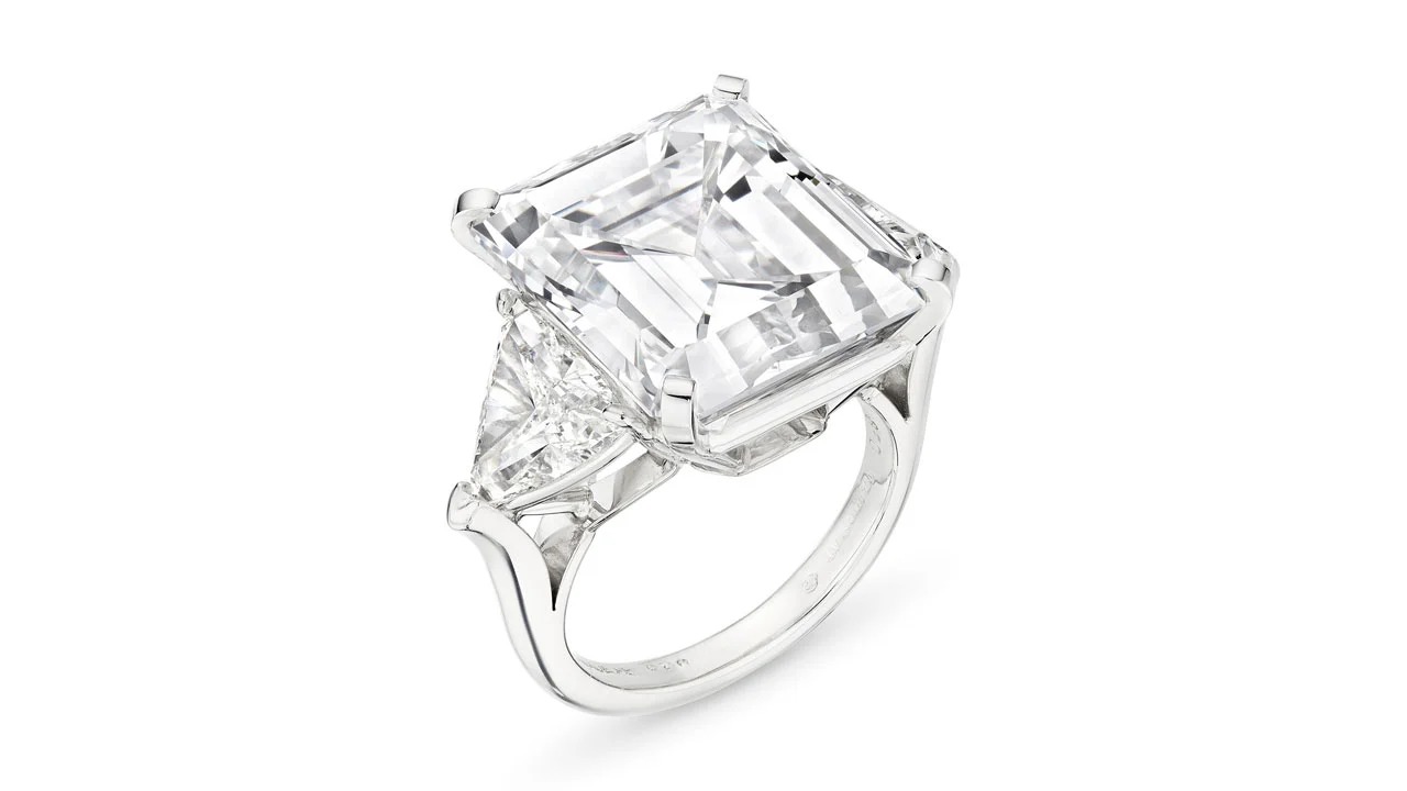 عقد «تيفاني» يحطم الرقم القياسي العالمي في مزاد كريستيز بـ4.2 مليون دولار 113 WhatsApp Image 2025 12 13 at 2.38.52 PM