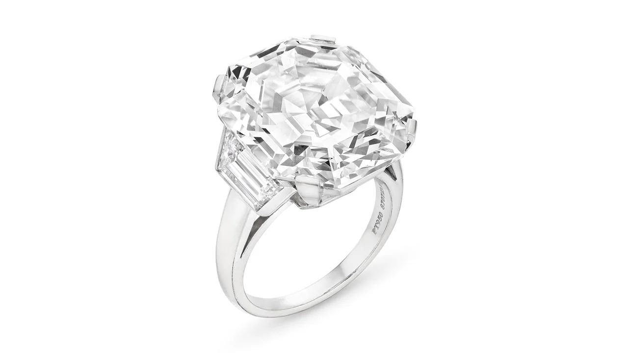 عقد «تيفاني» يحطم الرقم القياسي العالمي في مزاد كريستيز بـ4.2 مليون دولار 112 WhatsApp Image 2025 12 13 at 2.39.00 PM