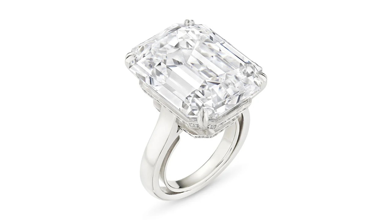 عقد «تيفاني» يحطم الرقم القياسي العالمي في مزاد كريستيز بـ4.2 مليون دولار 109 WhatsApp Image 2025 12 13 at 2.39.25 PM