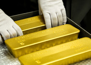 لماذا يواصل الذهب صعوده؟ وهل ما زال الشراء مجديًا عند هذه المستويات السعرية؟