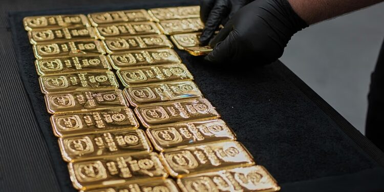 البنك المركزي البولندي يرفع احتياطياته من الذهب إلى 550 طنًا… ويستهدف 700 طن 96 البنك المركزي البولندي يرفع احتياطياته من الذهب إلى 550 طنًا… ويستهدف 700 طن