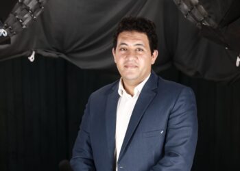 “الشكمجية” تعود للواجهة.. الصناعة المصرية تتحدى المستورد في عالم علب المجوهرات