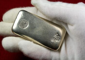 مركز «الملاذ الآمن»: ارتفاع قياسي لأسعار الفضة محليًا وعالميًا مع تصاعد التوترات الاقتصادية والسياسية