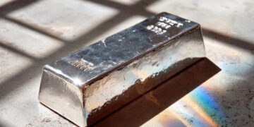 مركز «الملاذ الآمن»: الفضة تواصل الارتفاع وتسجل مستوى تاريخيًا قرب 94 دولارًا بدعم المخاوف الجيوسياسية والطلب الاستثماري