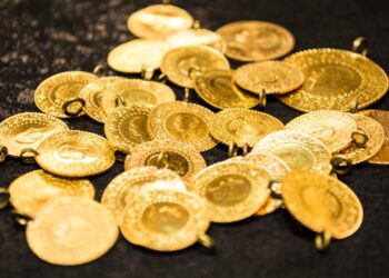 ارتفاع أسعار الذهب العالمية يخفض سكّ العملات الذهبية في تركيا إلى أدنى مستوى منذ 2021