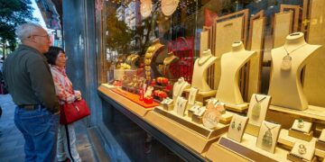 انتعاش مبيعات المجوهرات والساعات في هونج كونج خلال ديسمبر