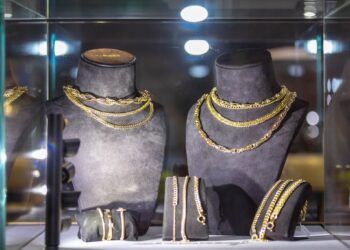 الذهب يحقق مكاسب أسبوعية 3.2% محليًا بدعم التوترات الجيوسياسية وصعود الأوقية عالميًا