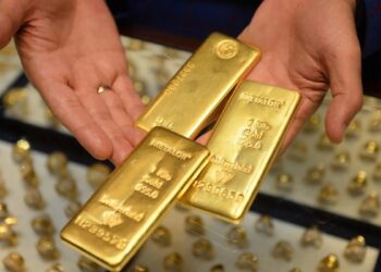 الذهب يرتفع مع تراجع النفط وجولدمان ساكس يتوقع 5400 دولار للأوقية