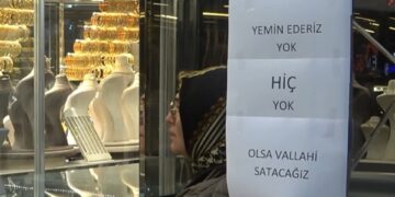 اختفاء الذهب من الأسواق التركية.. اندفاع المواطنين يفرغ محلات الصاغة
