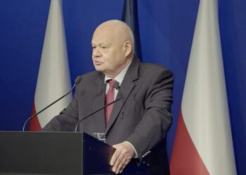 البنك المركزي البولندي يخطط لتوظيف الذهب في تعزيز القوة العسكرية