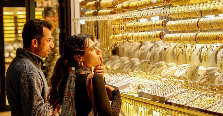 جولدمان ساكس يتمسك بتوقعاته الصعودية للذهب رغم تراجعه 13% منذ حرب إيران 96 جولدمان ساكس يتمسك بتوقعاته الصعودية للذهب رغم تراجعه 13% منذ حرب إيران