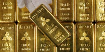 زلزال في الاحتياطيات العالمية.. الذهب يزيح “الدولار المعدل” عن عرشه لأول مرة تاريخياً