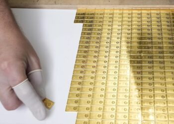 «يو بي إس»: الذهب مستمر في الصعود وسط فرص شراء عند التراجعات والفضة تواجه ضغوطاً صناعية