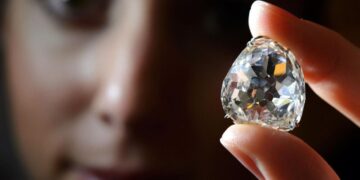 «بو سانسي».. ألماسة تتوّج الملوك وتُموّل الحروب عبر 4 قرون