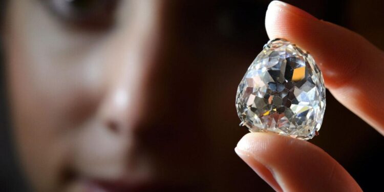 «بو سانسي».. ألماسة تتوّج الملوك وتُموّل الحروب عبر 4 قرون