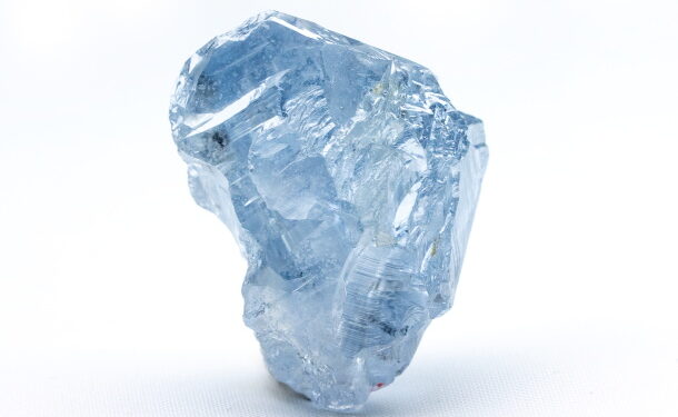 ماسة زرقاء ضخمة تساهم في زيادة مبيعات بترا ديموند